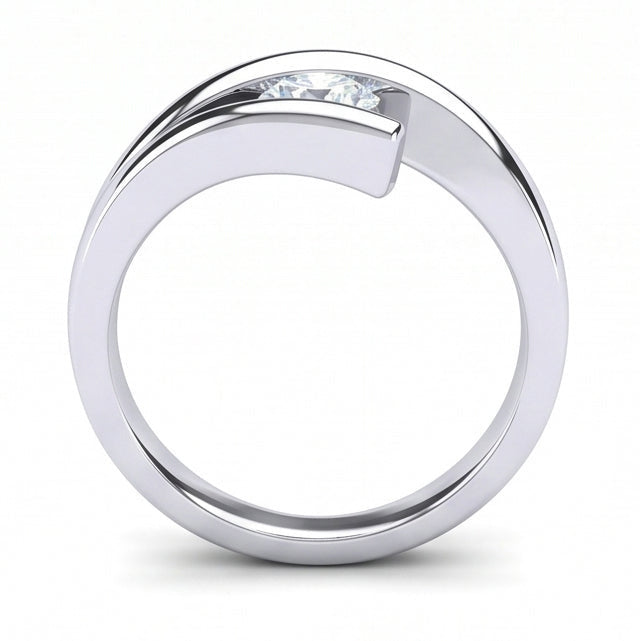natural round diamond 1ct ring close up detail