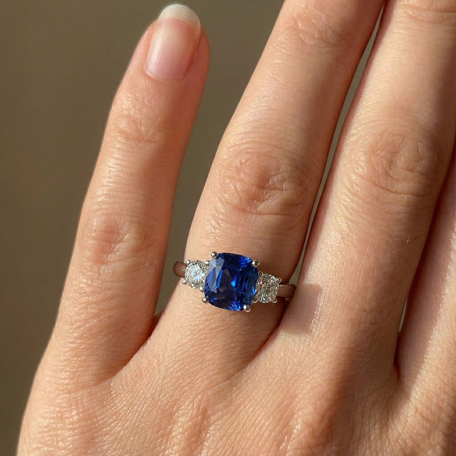 1.90 Ct Cushion And Round Cut Blue Kashmir Sapphire Natural Earth Mined Diamonds Ring Gold