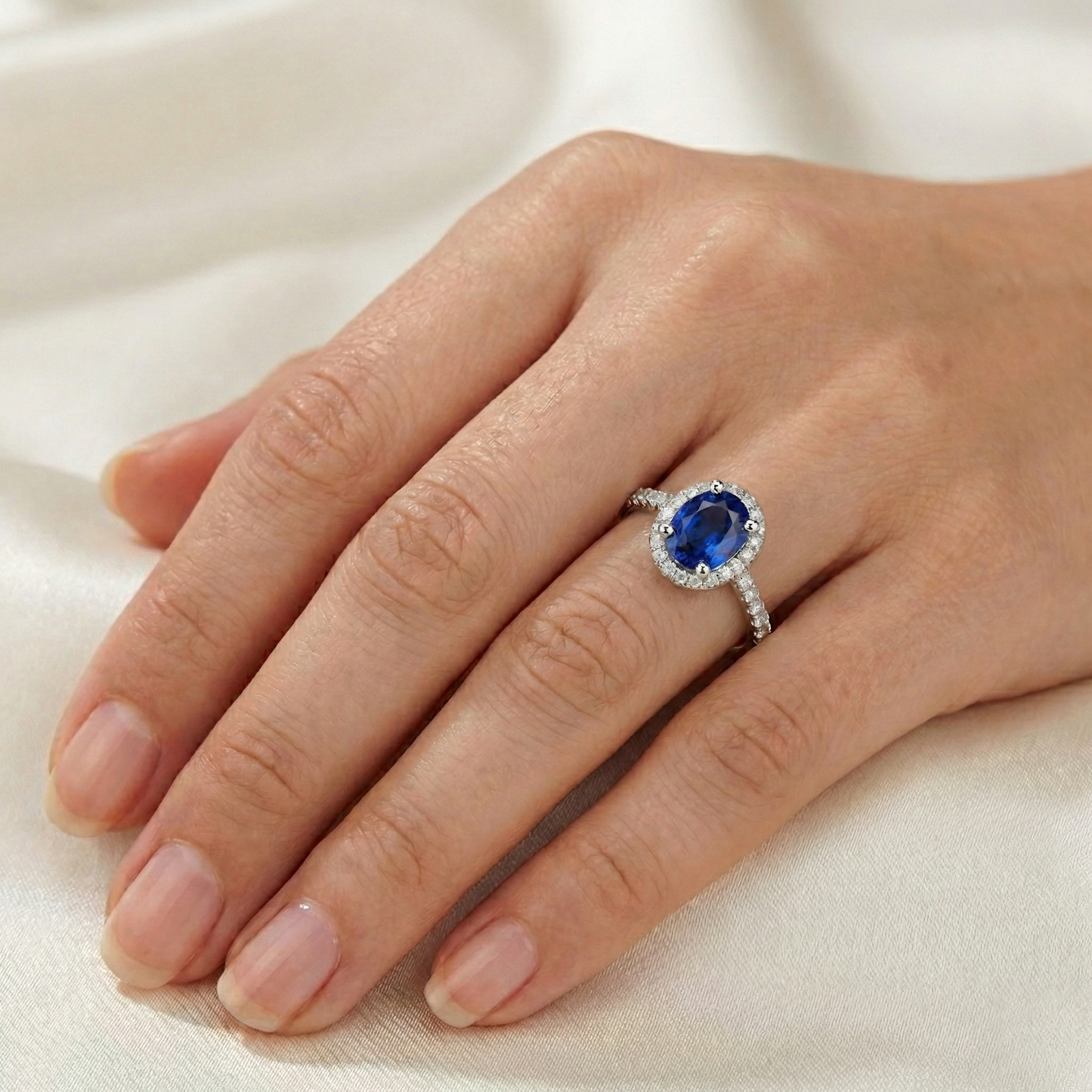 natural round sapphire 2.90ct ring with diamond accents