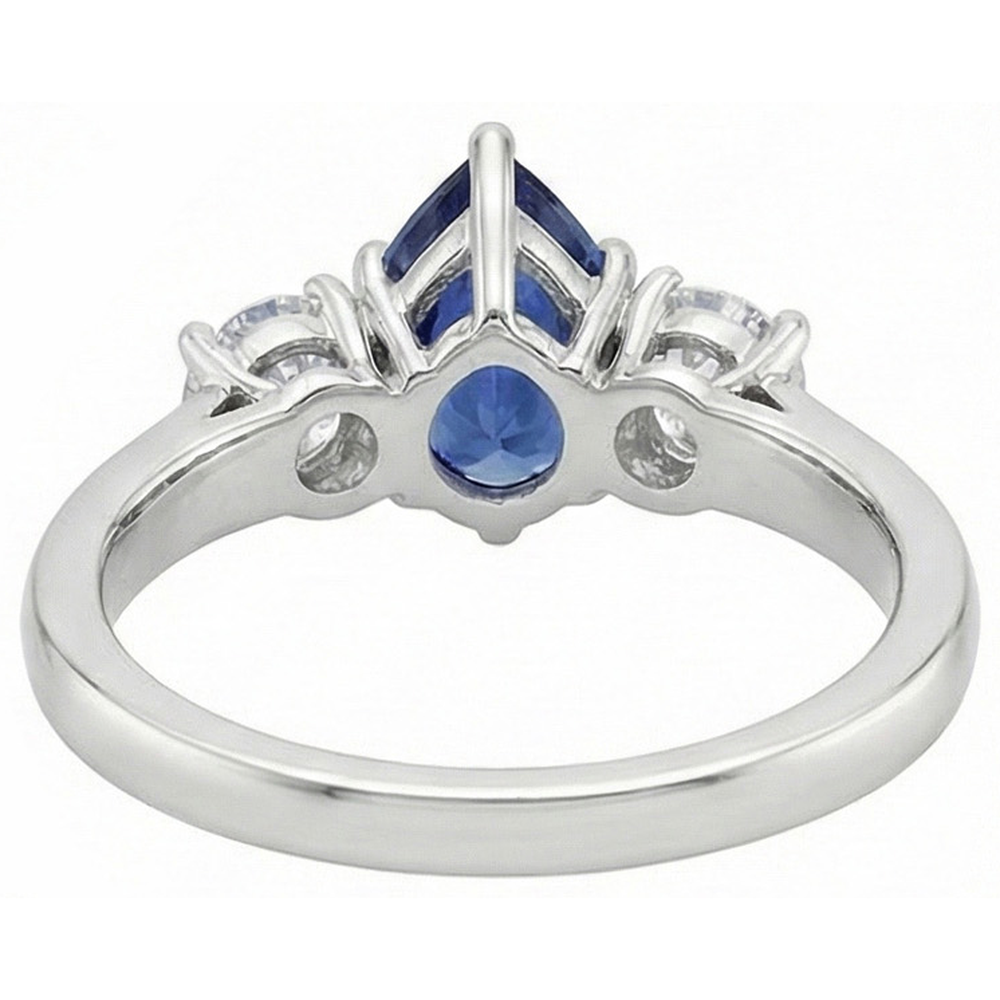 natural round sapphire 4.50ct ring on white background