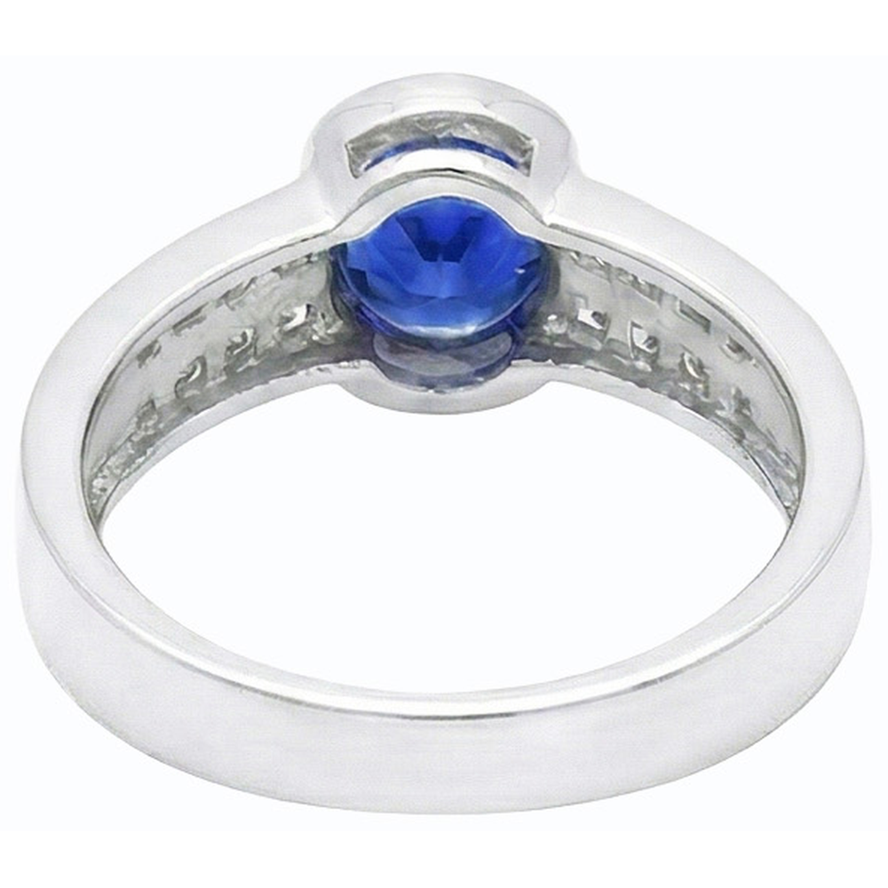 natural round sapphire 2.50ct ring on white background