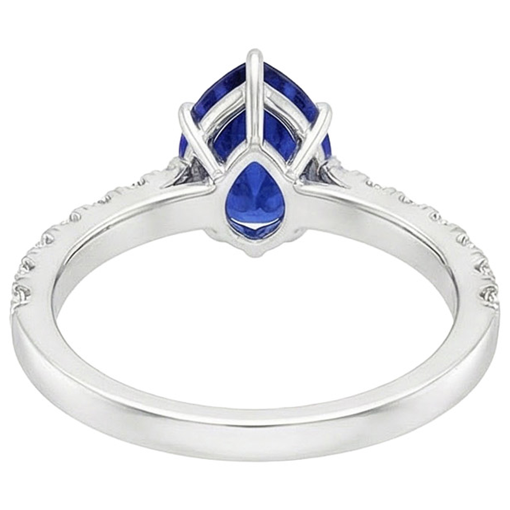 natural round sapphire 5.50ct ring on white background