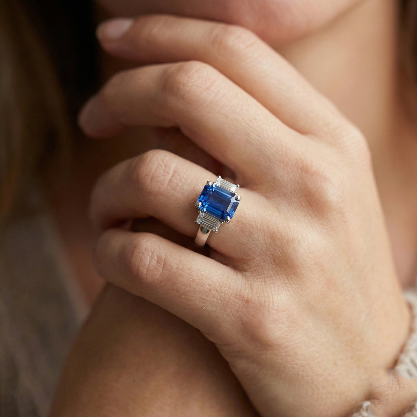 Natural Earth Mined Diamond Gemstone Jewelry 2 Carats Ceylon Sapphire Ring Prong Baguettes