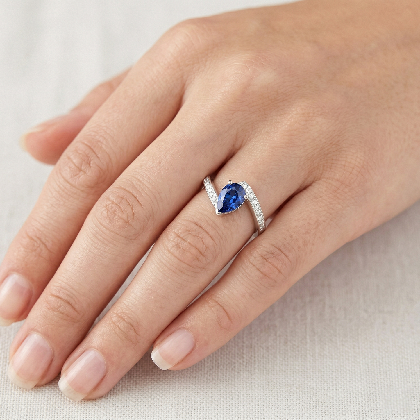 Natural Sapphire Ring 2ct - White Gold 14K