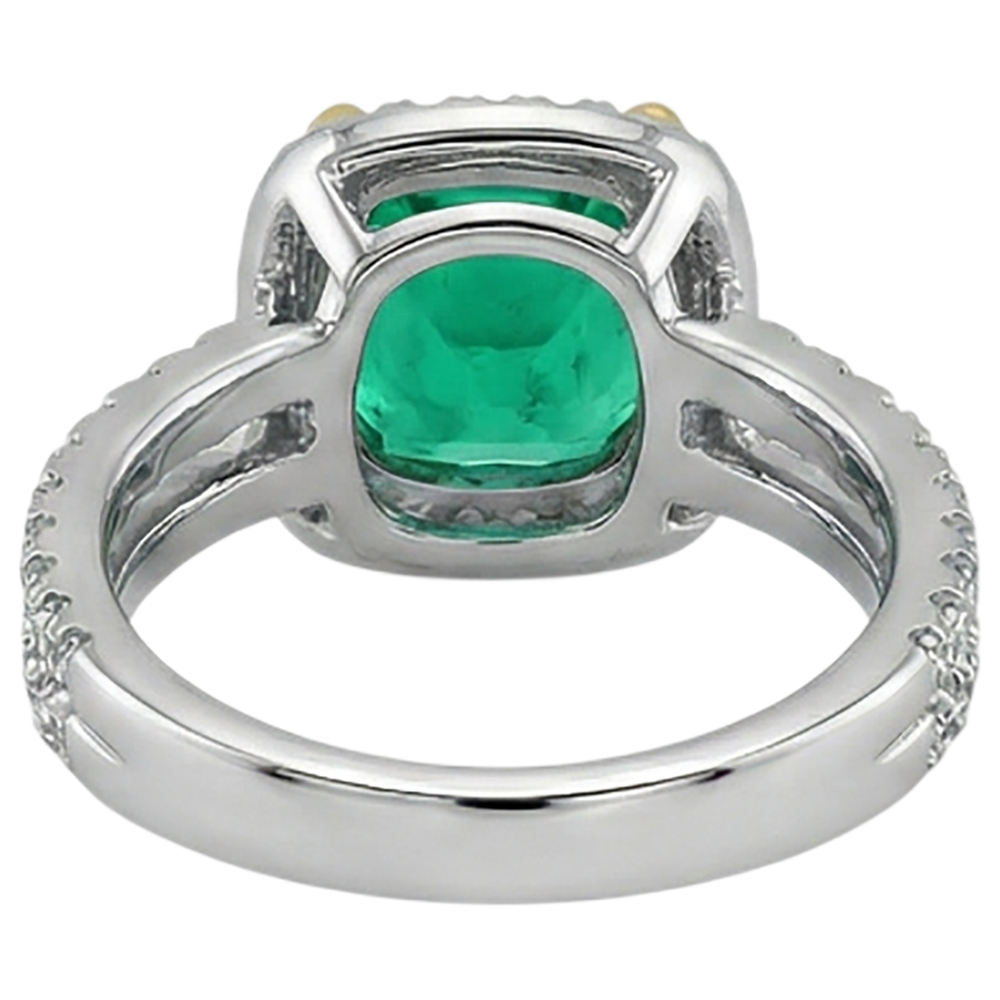 natural round emerald 4ct ring band detail