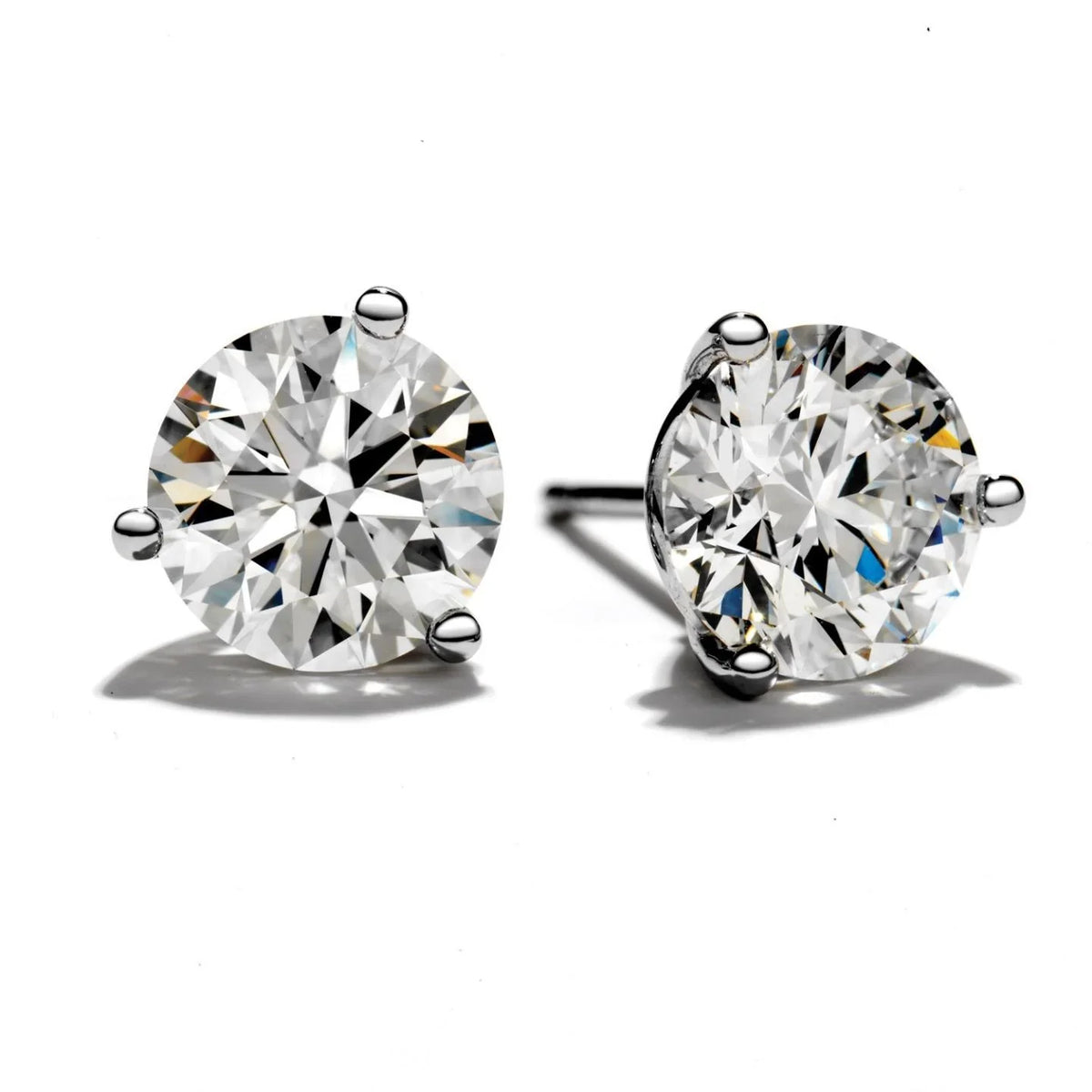 Round Shaped Diamond Stud Earring D Vvs1 Diamond 14K Gold