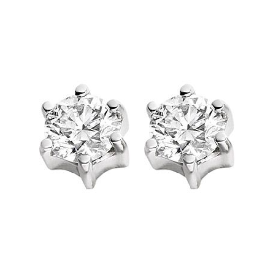 natural round diamond 3ct earring close up detail