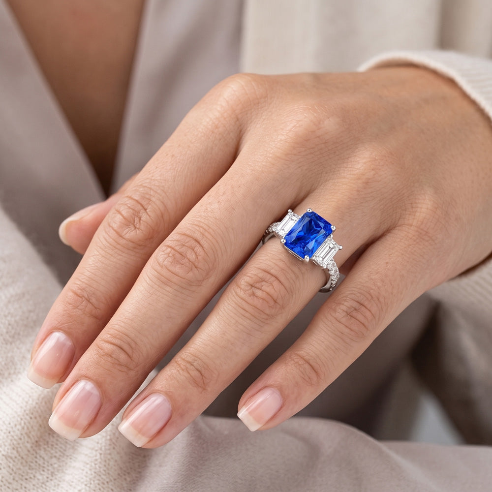 Sparkling Natural Earth Mined Diamond Blue Sapphire Ring 3.50 Carats Round Emerald Stones