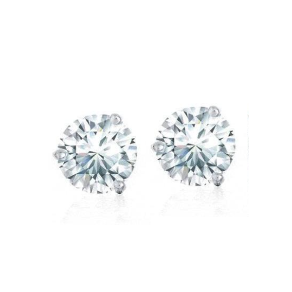 natural round diamond 2.50ct earring close up detail