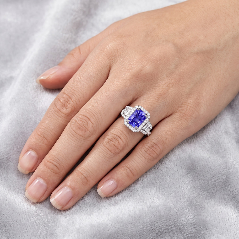 Trapezoid & Round Natural Earth Mined Diamond Halo Ring Gold Ceylon Sapphire 4.50 Carats