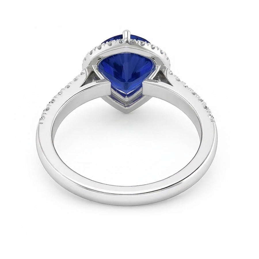 natural round sapphire 3.50ct ring on white background