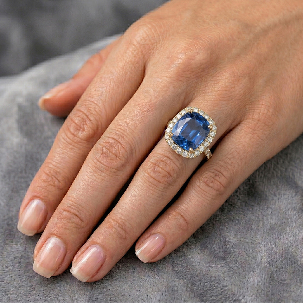 Yellow Gold Oval Sapphire Halo Natural Earth Mined Diamond Ring 11.25 Carats 14K
