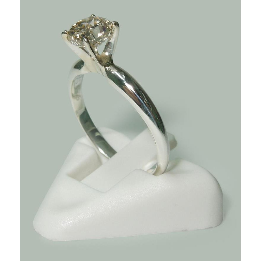 Antique Fancy Lady’s Style White Elegant Gold Diamond Solitaire Ring