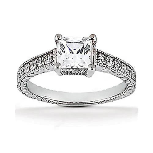 Antique Lady’s Style White Elegant Gold Diamond Solitaire Ring with Accents