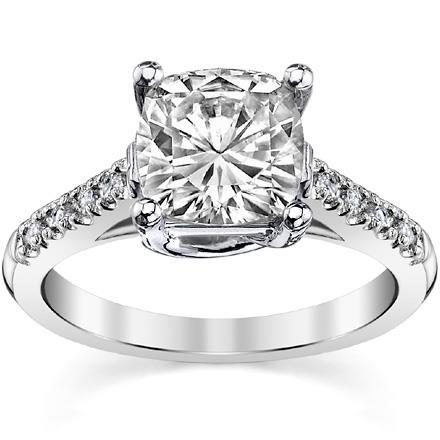 New Style Sparkling Round Cut Unique Solitaire Ring with Accents White Gold Diamond