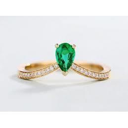 Pear Cut Green Emerald And Diamond Wedding Yellow Gold Gemstone Ring