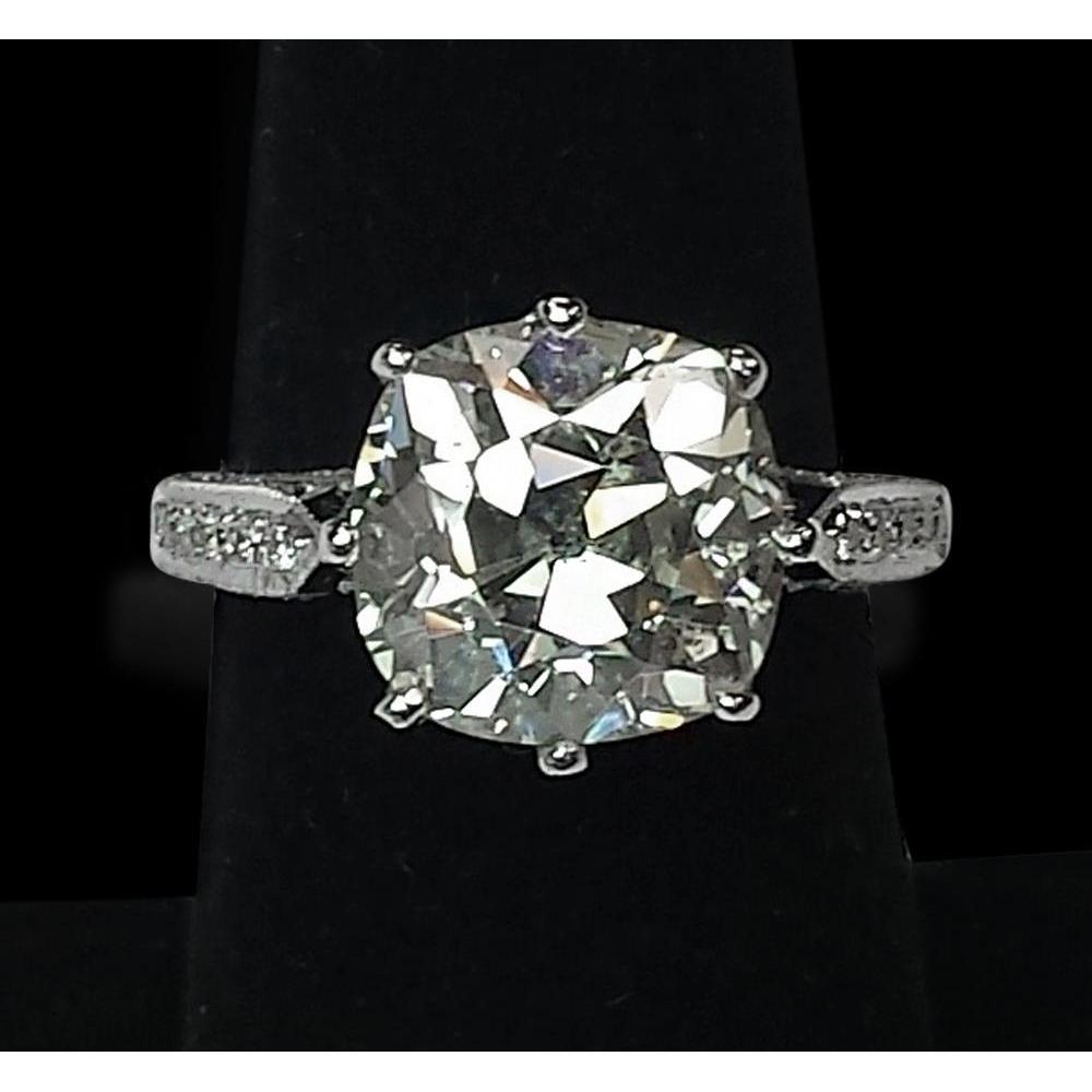 Vintage Style White Gold Diamond Solitaire Ring with Accents