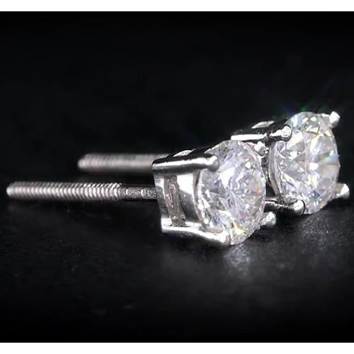 natural round diamond 1.50ct earring close up detail