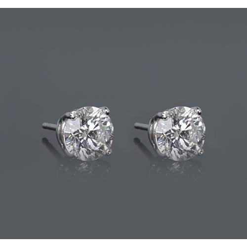natural round diamond 1.50ct earring close up detail