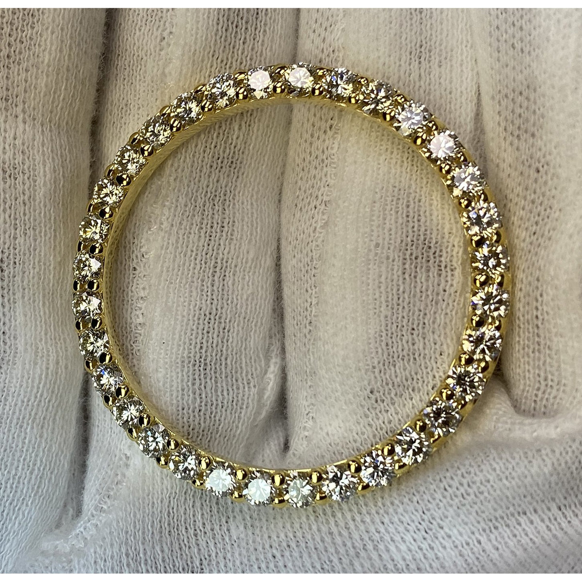 natural round diamond 5.4ct watch profile view