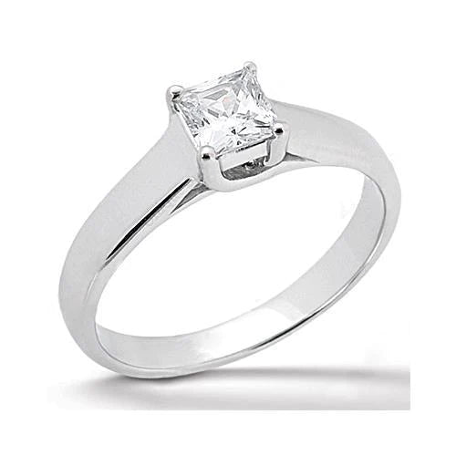 Four Claws Sparkling Unique Lady’s Solitaire White Gold Diamond Ring