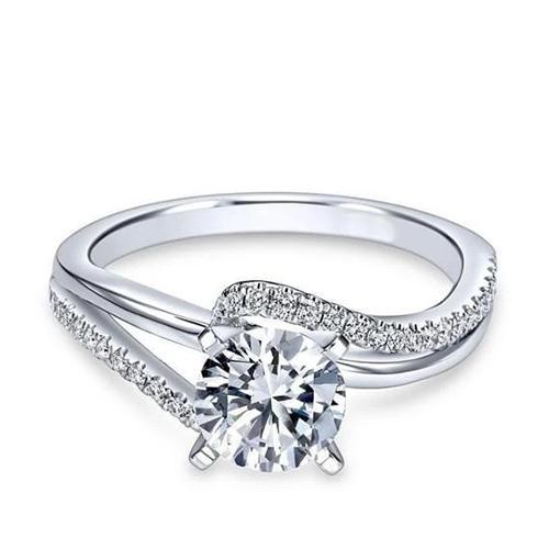 Brilliant Cut High Quality Twisted Sparkling Solitaire Ring with Accents White Gold Diamond