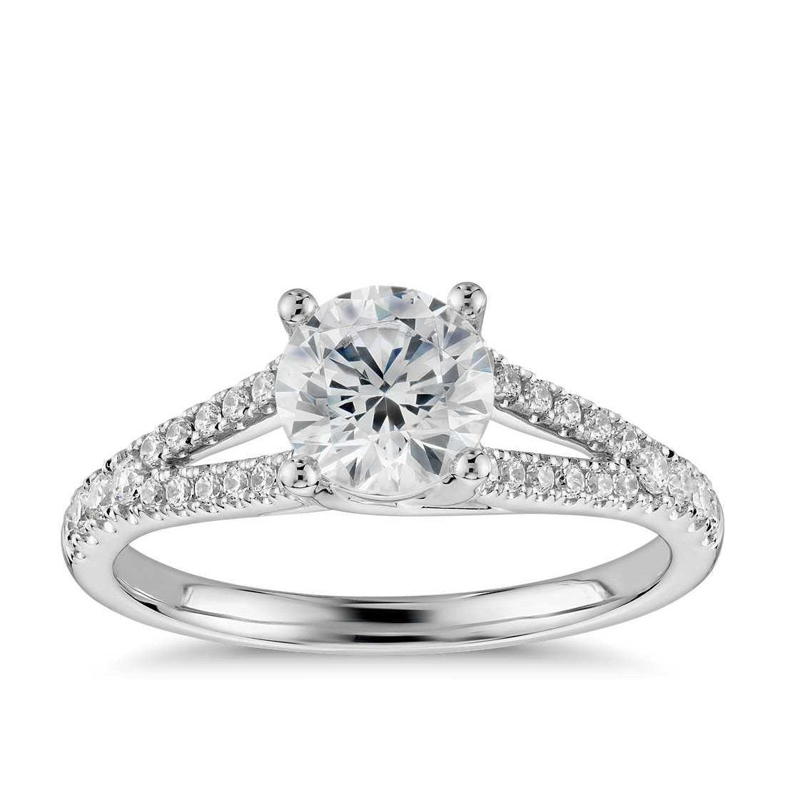 Round Brilliant Antique Lady’s Style White Elegant Gold Diamond Solitaire Ring with Accents