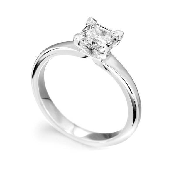 Fancy Lady’s Sparkling Vintage Style White Gold Diamond Solitaire