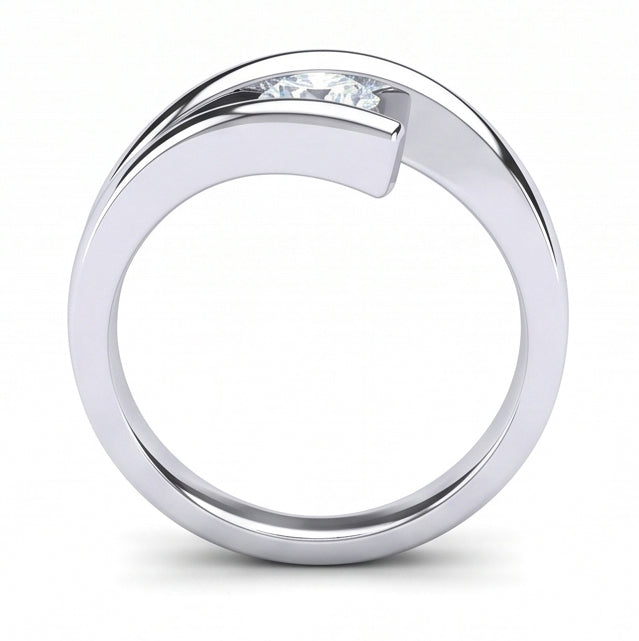 natural round diamond 1ct ring close up detail