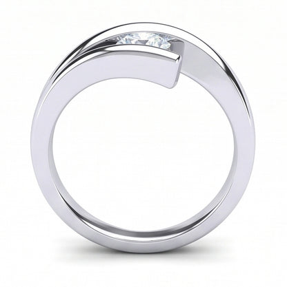 natural round diamond 1ct ring close up detail