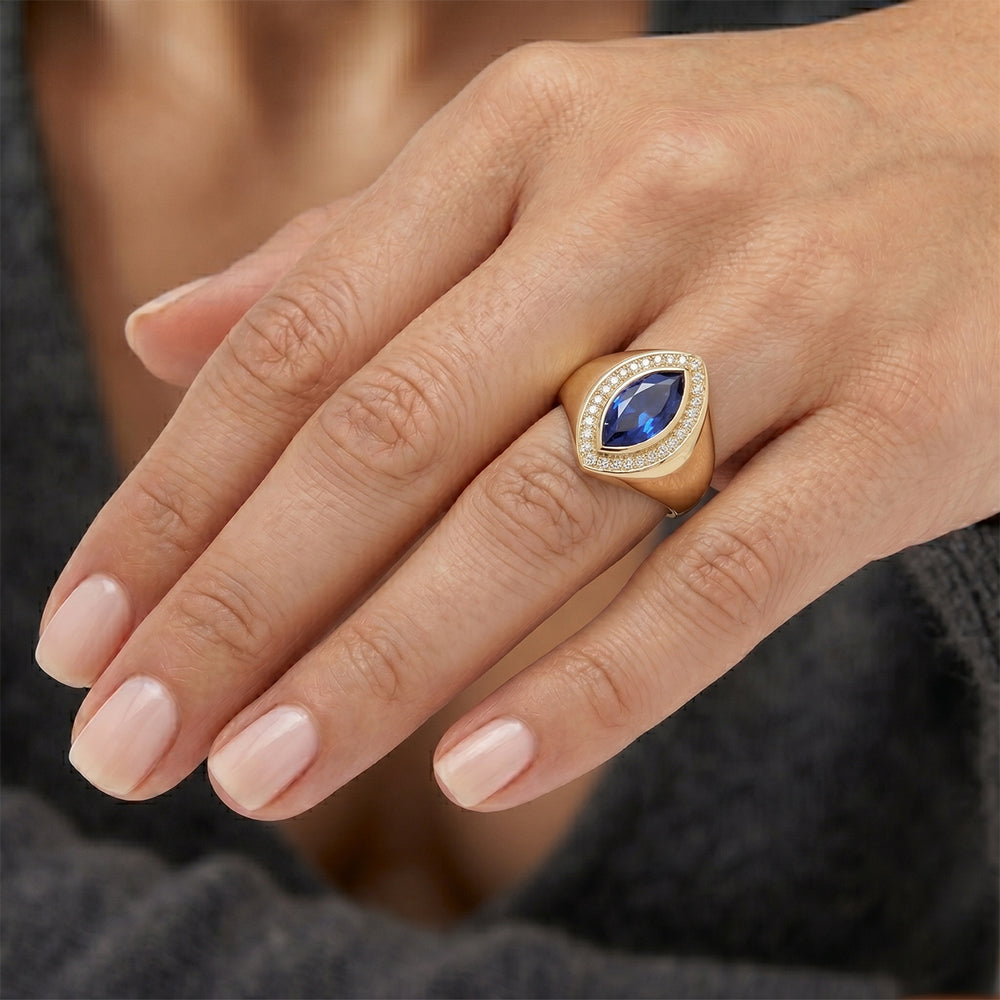 14 Karat Yellow Gold VVS Clarity Blue Sapphire Precious Stone