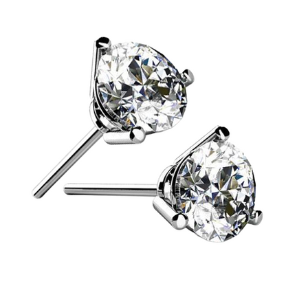 natural round diamond 1ct earring close up detail