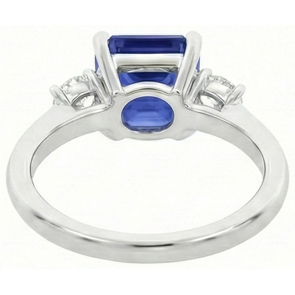 natural emerald sapphire 4.50ct ring on white background