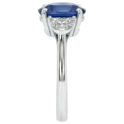 natural oval sapphire 8.25ct ring top view