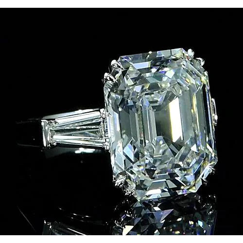 6 Carat Gorgeous Emerald Diamond Ring