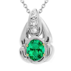 Antique Type Oval Pendant Ladies Green Emerald Necklace
