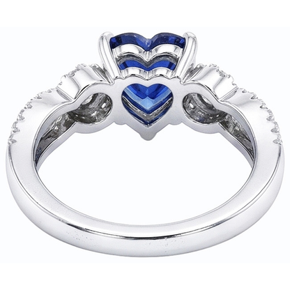 natural round sapphire 4.50ct ring on white background