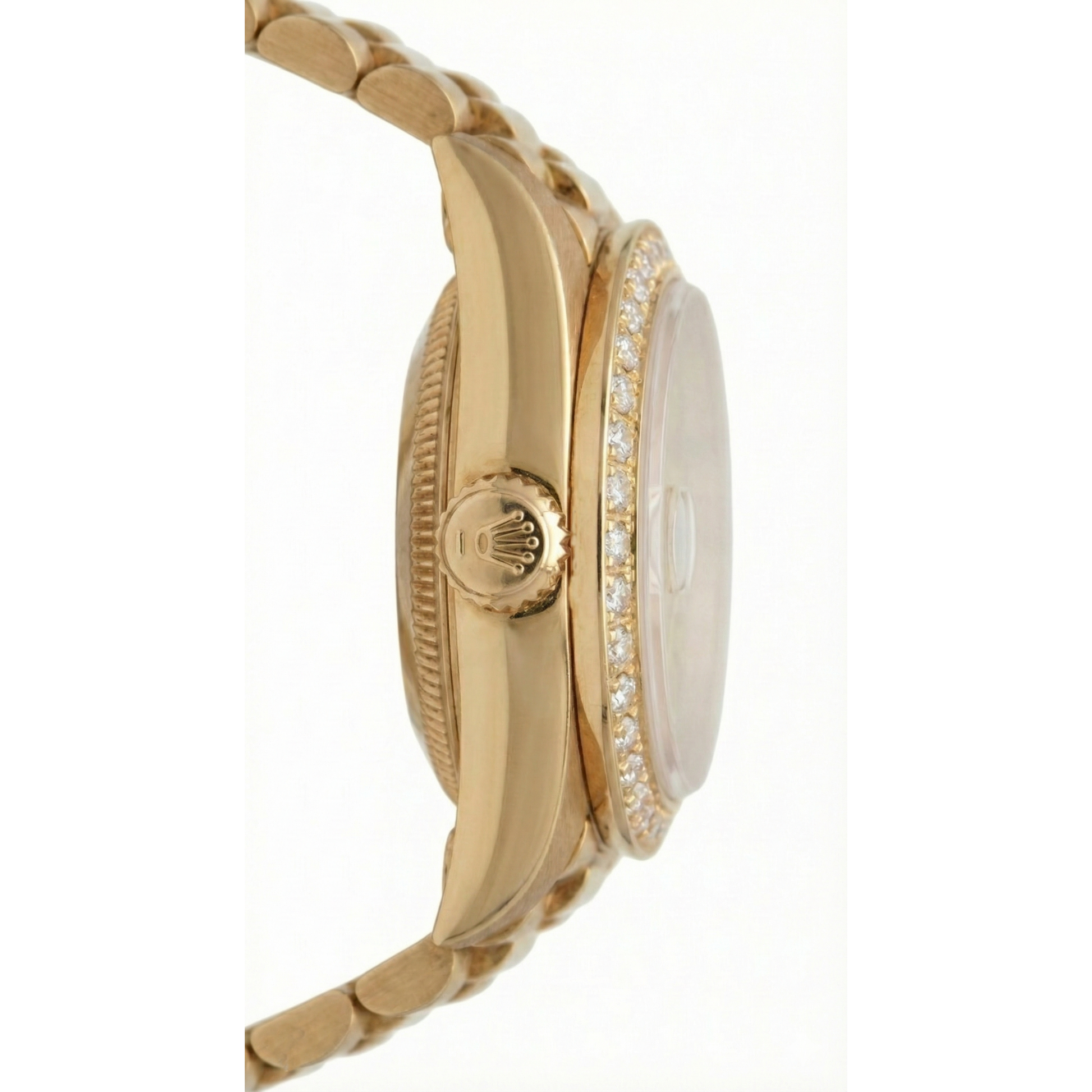 natural round diamond 0.90ct watch close up detail