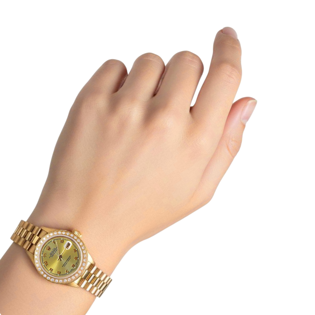 natural round diamond 0.90ct watch on white background