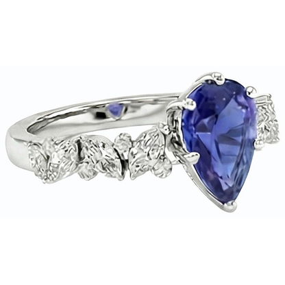 natural round sapphire 3ct ring close up detail