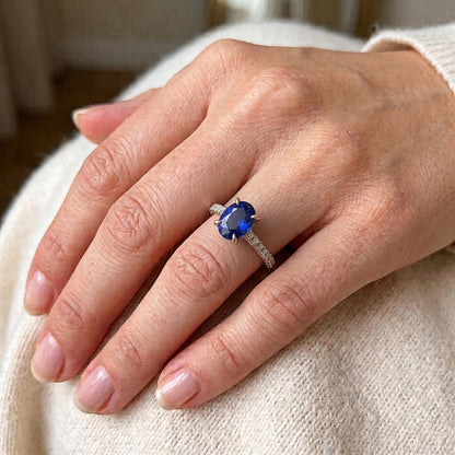 Gemstone Oval Ring Blue Sapphire & Pave Set Natural Earth Mined Diamonds 3.50 Carats