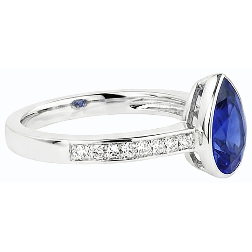 natural round sapphire 3ct watch top view