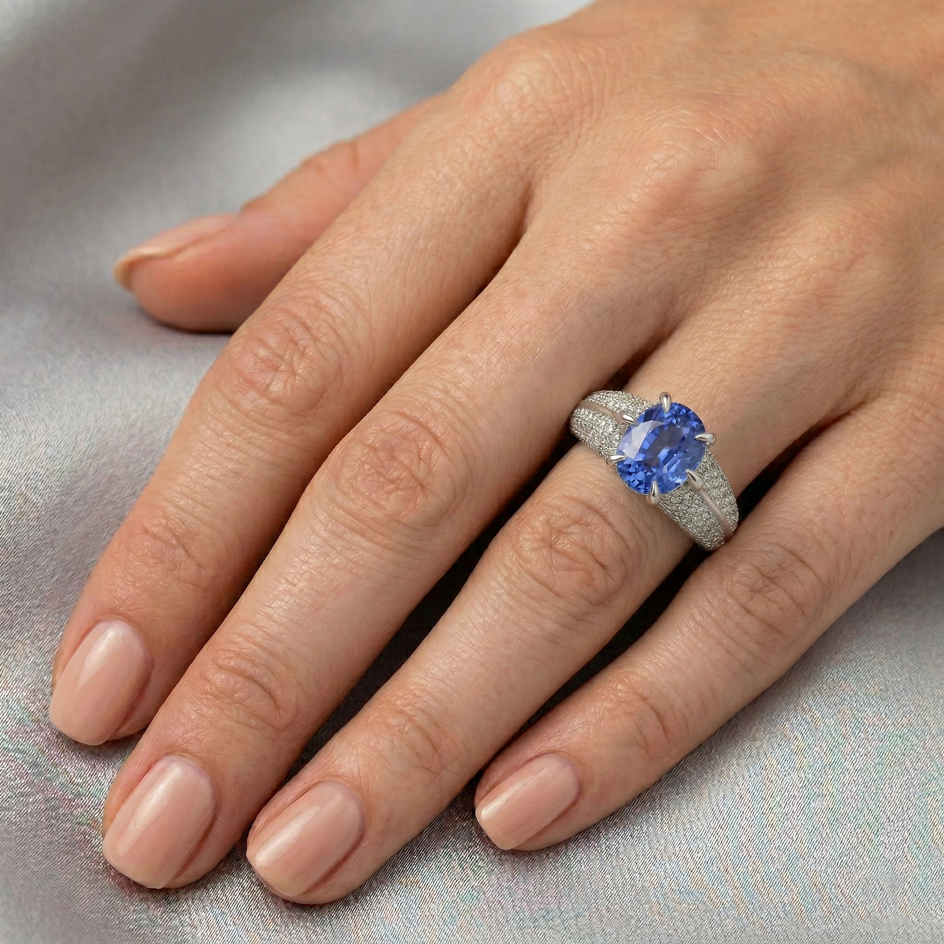 natural round sapphire 2.50ct ring with diamond accents