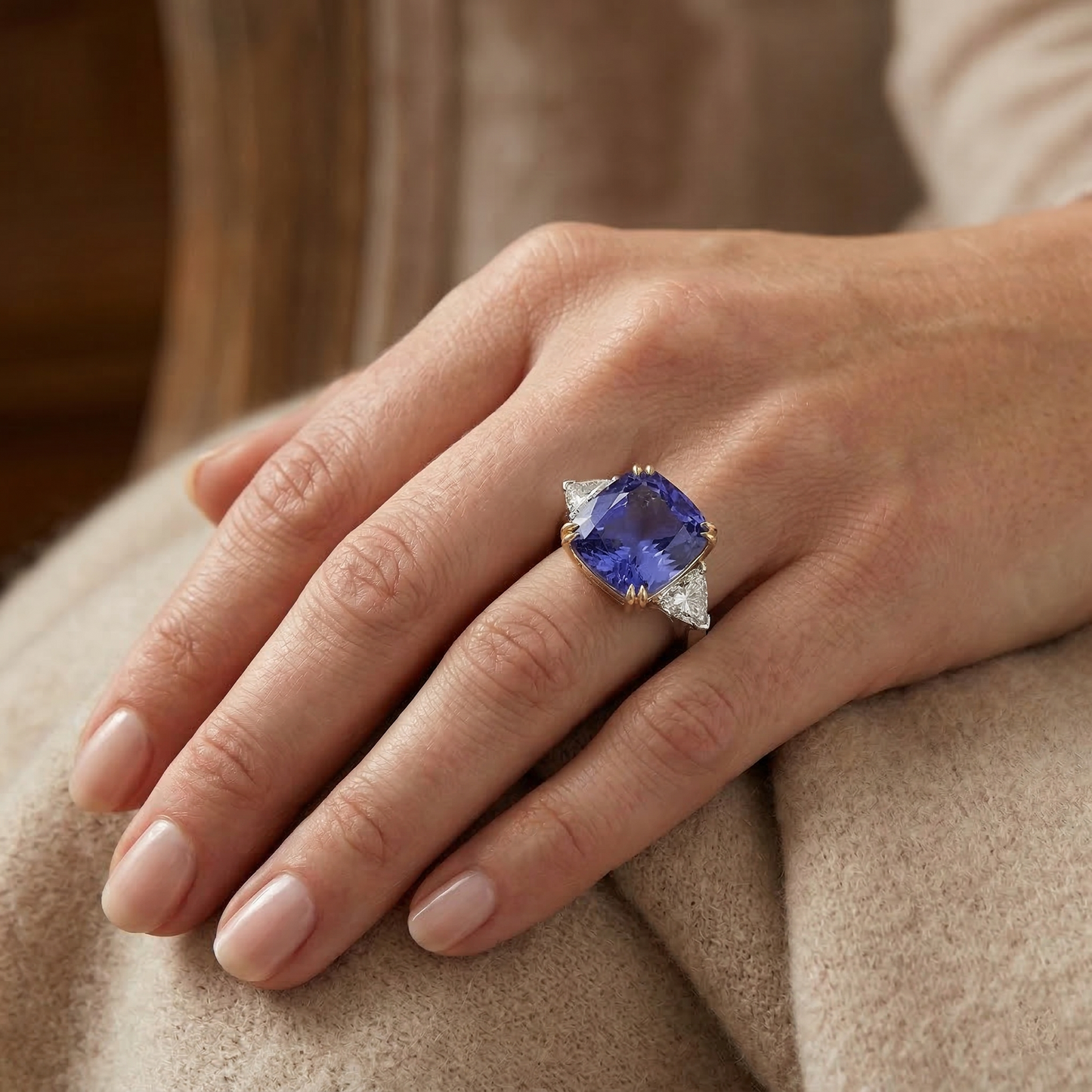 IGI CERTIFIED Gold 10 Carat Genuine Sapphire Ring