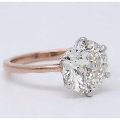 natural round diamond 2ct ring close up detail