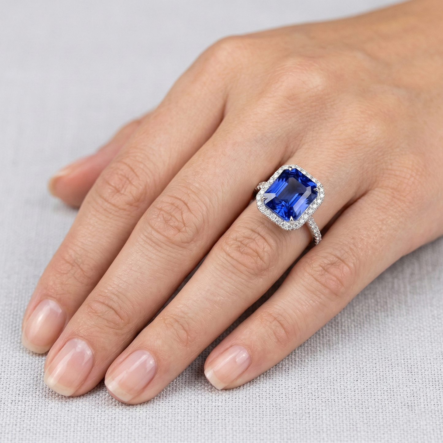 Ladies Halo Natural Earth Mined Diamond Jewelry Ceylon Sapphire Prong Set Gold 5 Carats
