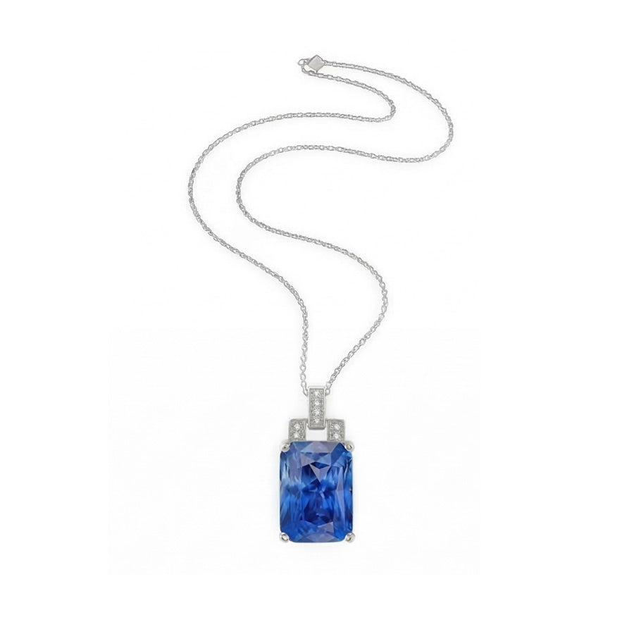 lab grown round sapphire 4.25ct pendant close up detail