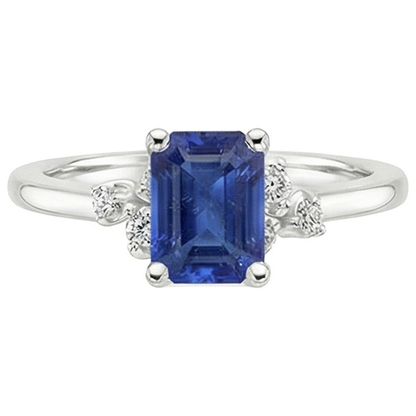 natural emerald sapphire 4ct ring close up detail