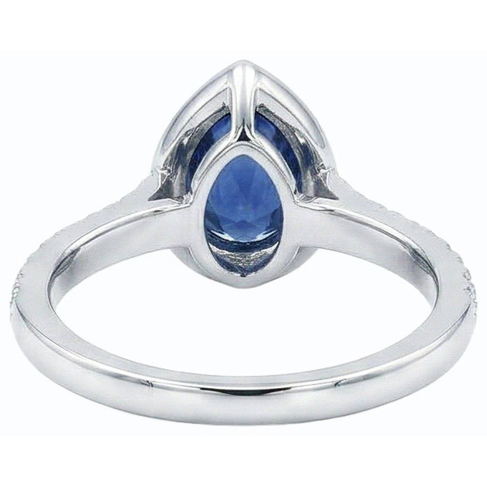 natural round sapphire 4ct ring on white background