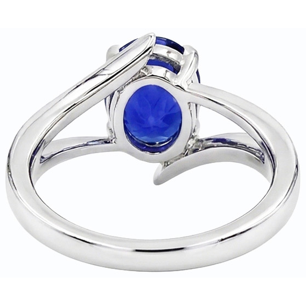 natural round sapphire 2.50ct ring on white background